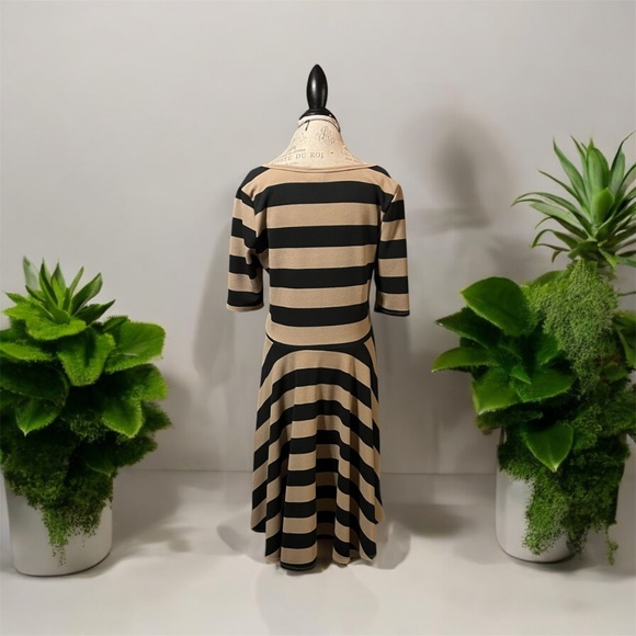 Black and Tan Nicole Lularoe - Picture 2 of 4